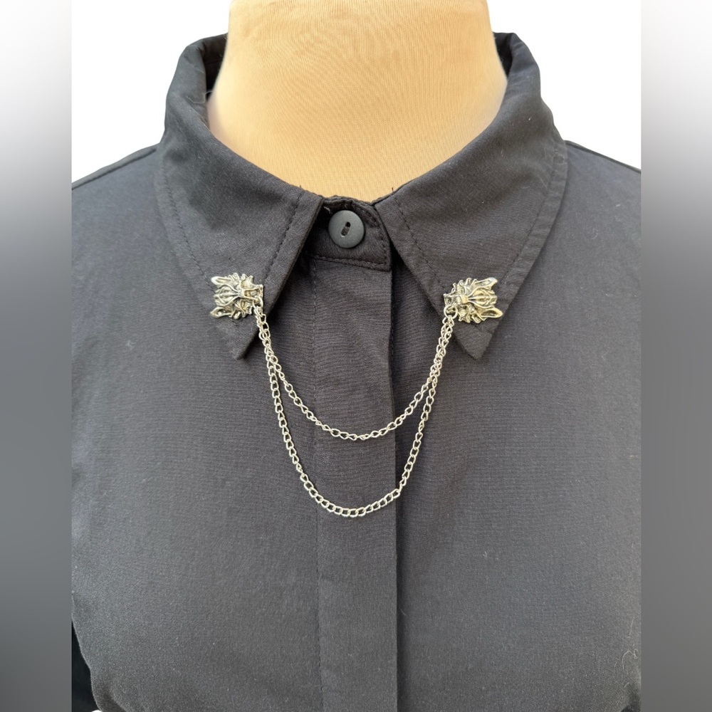 Black Short-Sleeve Collared Dress with Decorative Collar Chain - Picture 2 of 9
